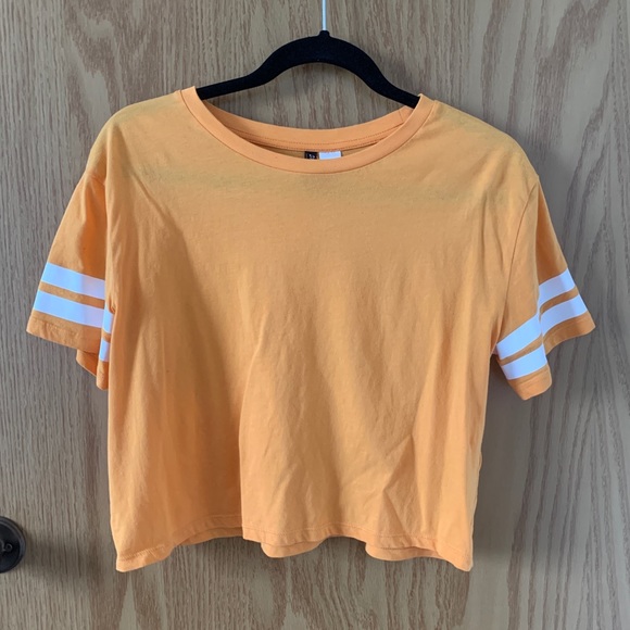 2/$20 H&M // Short Sleeve Cropped Tee - Picture 2 of 4